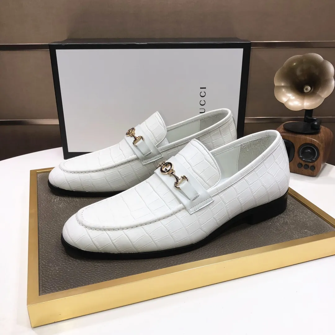 Men's shoes💰500💰Italy's top luxury men's shoe giant (GUCCI) (Gucci) (full cowhide lining) new arrival🍃Original European style🔰 Pleasant to the eye😍In order to make the shoes more durable and non-deformable🌀The production continues to follow traditional methods but there is still no lack of innovation💪Choose original sheepskin for the leather♻️ Smooth and natural And extra bright ⭐Made of imported cowhide, the first choice of rich people 38-45 (45 customized)